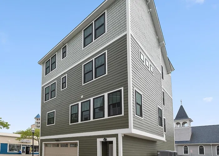 True Luxury Vacationing In Downtown Ocean City! Ocean City
